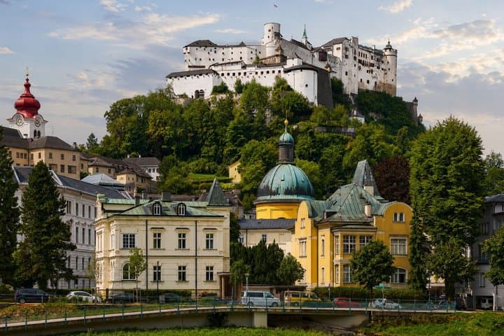 Salzburg Scavenger Hunt & Highlights Self-Guided Walking Tour