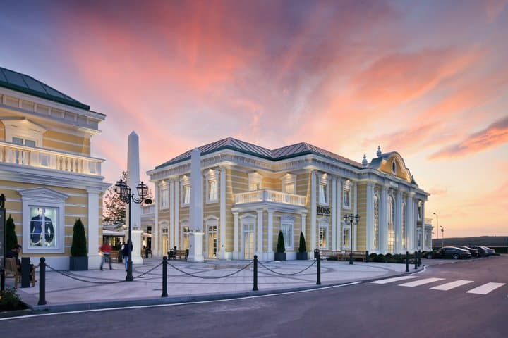 Vienna to Parndorf Outlet: Shopping Shuttle & Sacher Cake