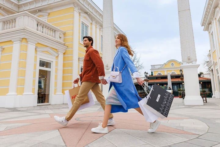 Vienna to Parndorf Outlet: Shopping Shuttle & Sacher Cake