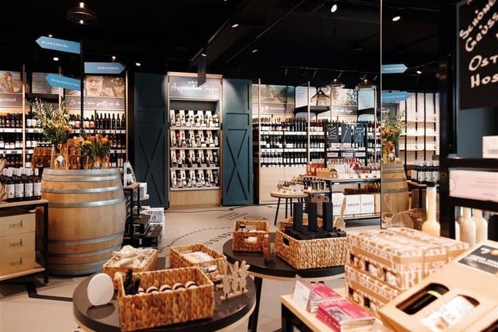 Vienna to Parndorf Outlet: Shopping, Shuttle & Wine Tasting
