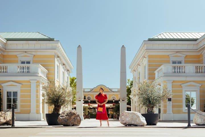 Vienna to Parndorf Outlet: Shopping Shuttle & Sacher Cake
