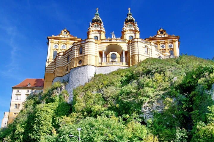 Wachau Valley, Durnstein & Melk: Private Day Tour from Vienna