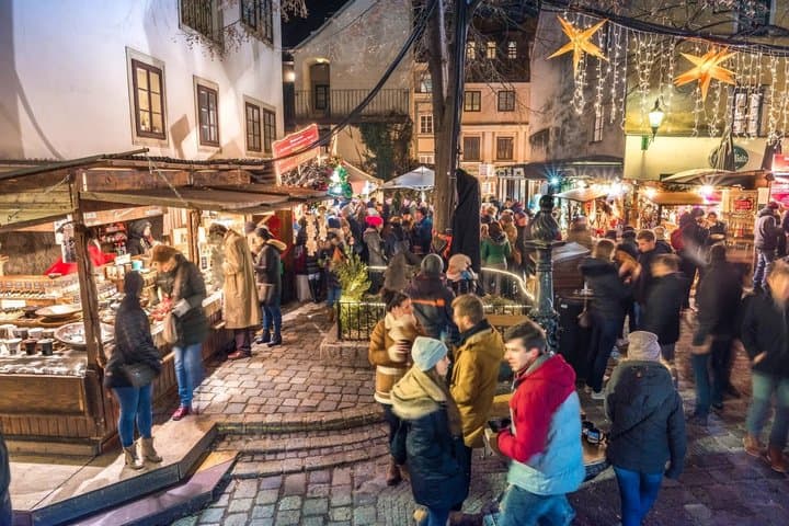 Vienna Walking Tour Christmas Markets with Audio and Quiz