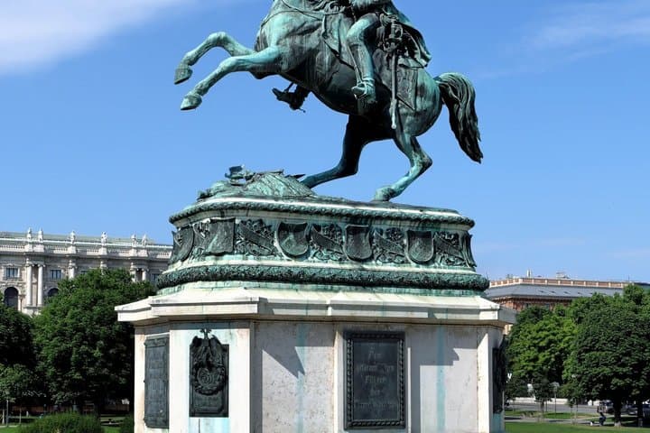 Vienna Walking Tour Christmas Markets with Audio and Quiz