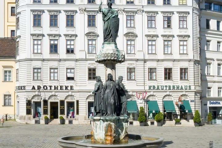 Vienna Walking Tour Christmas Markets with Audio and Quiz