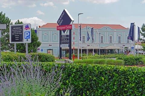 Private Shopping Tour from Vienna hotels to Outlet Parndorf