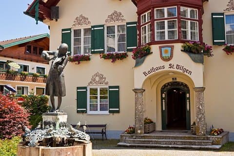 Festive Christmas Private Walking Tour in St. Gilgen