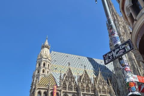 Vienna Authentic between historic cafes, typical sweets and local life
