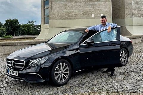 Vienna to Prague - Private Transfer by LIMOUSINE 3+1pax