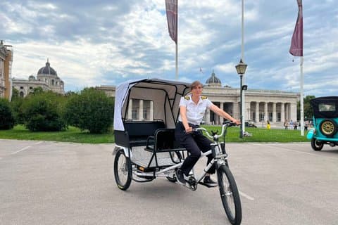 Classic 1 Hour Vienna Rickshaw Private Tour