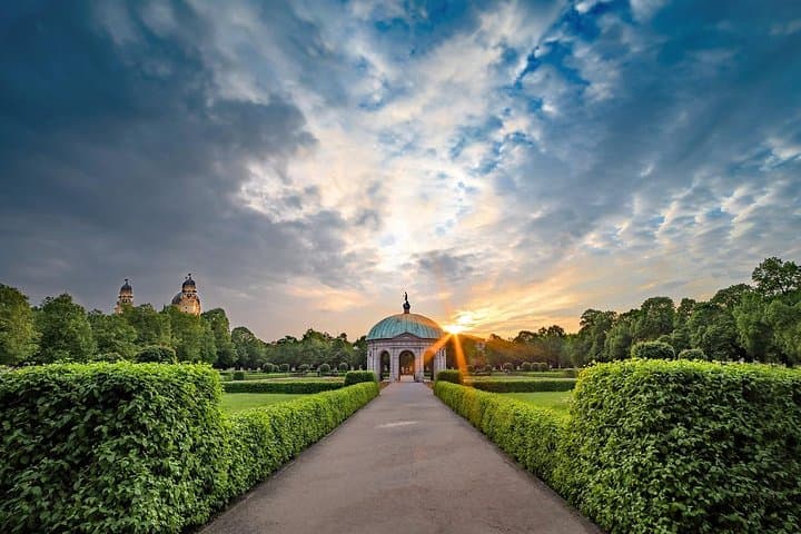 Private Scenic Transfer from Vienna to Munich with 4h of Sightseeing