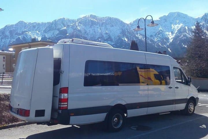 Private one way Airport transfer from Vienna - Airport to Cesky Krumlov