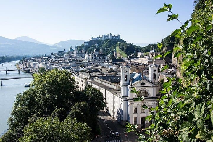 Vienna - Salzburg with 2h of Sightseeing, English Speaking Driver