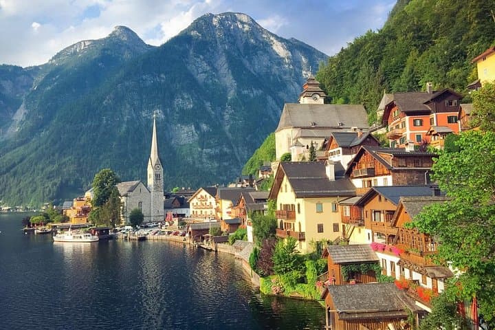 Ljubljana/ Bled- Vienna or vice versa. Fixed rate per vehicle.