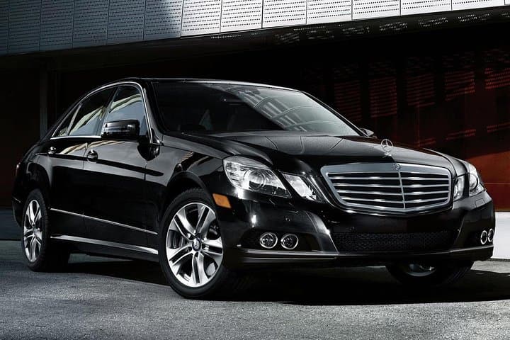 Half day luxury car with driver at disposal in Vienna