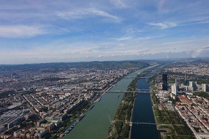 Vienna 40 Minutes Helicopter Tour for 4