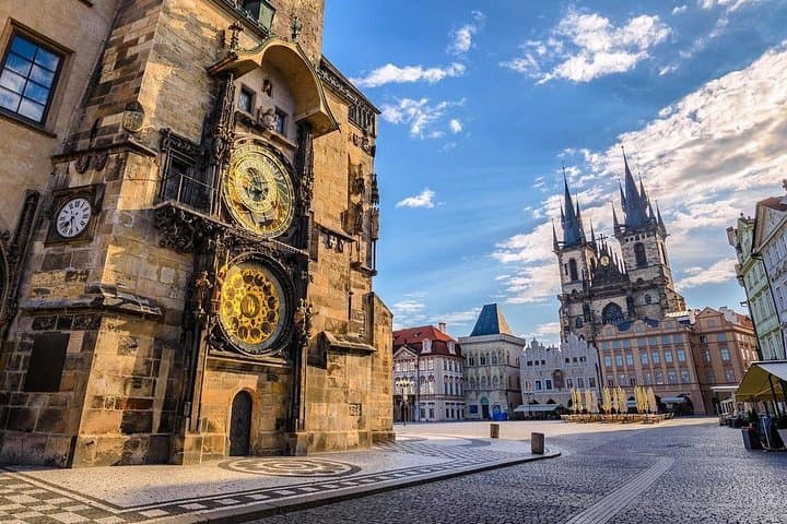 Private one way transfer from Salzburg to Prague