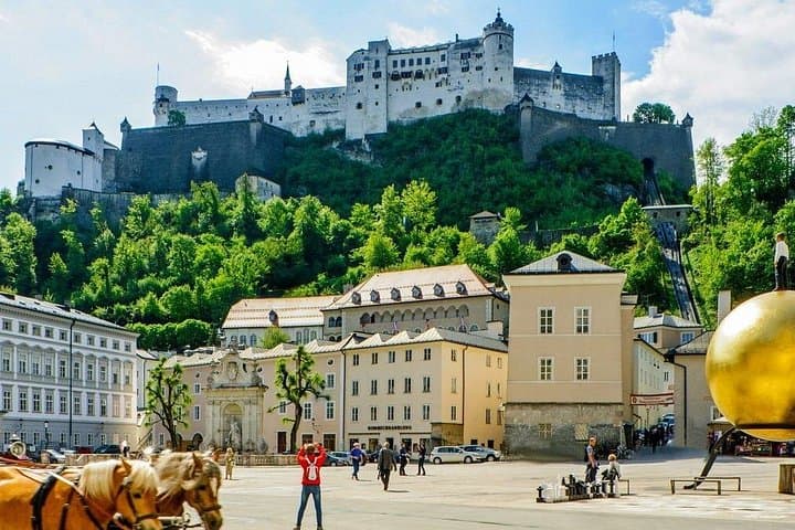 Private one way transfer from Salzburg to Cesky Krumlov