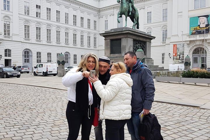 Private City Discovery walk - Historical Treasure hunt