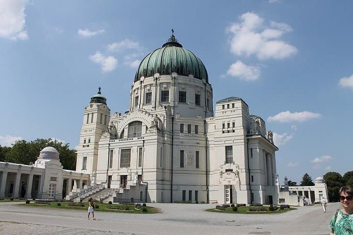 Vienna Cemetery Rally: Uncover Secrets of the Dead