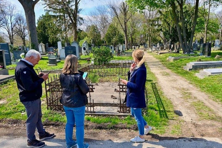 Vienna Cemetery Rally: Uncover Secrets of the Dead