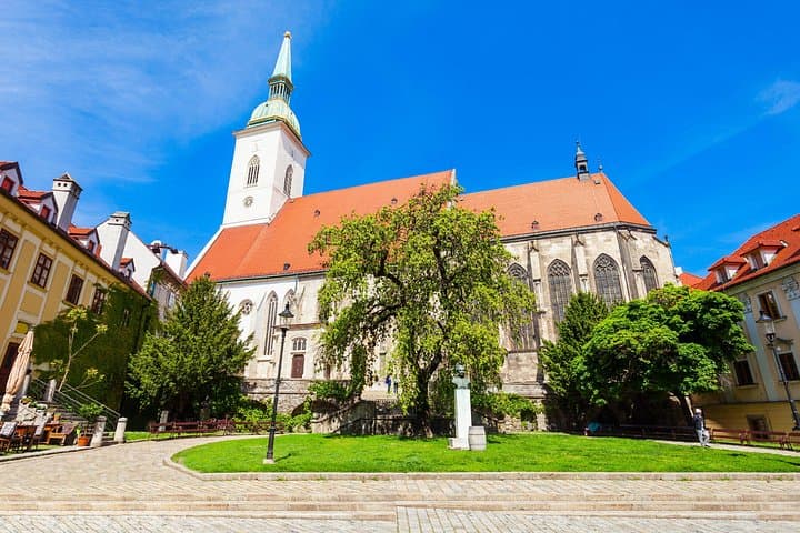 Vienna: Bratislava Day Trip with Private Guide and Transport