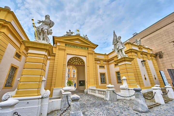 Vienna: Melk, Hallstatt and Salzburg Private Trip with Transport