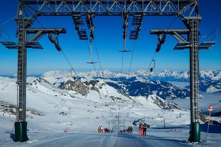 Private Skiing in the Alps with Salzburg and Hallstatt from Vienna