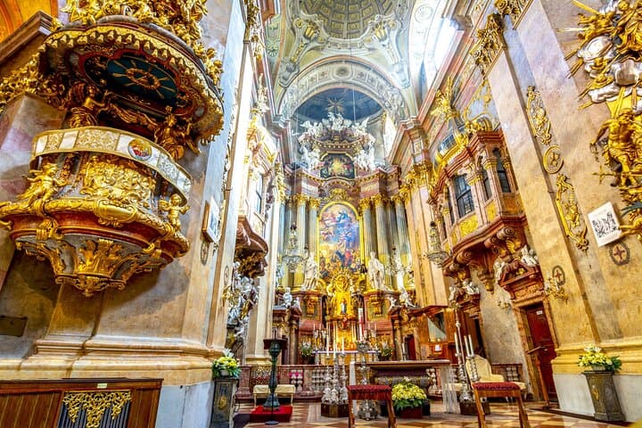 Traditional Austrian Food with Vienna Old Town Private Tour