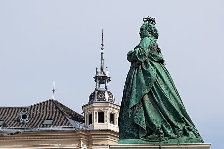 Maria Theresa statue on Neuer Platz