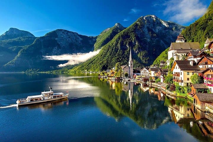 Private Transfer Salzburg-Vienna, Stops in St.Gilgen & Hallstatt