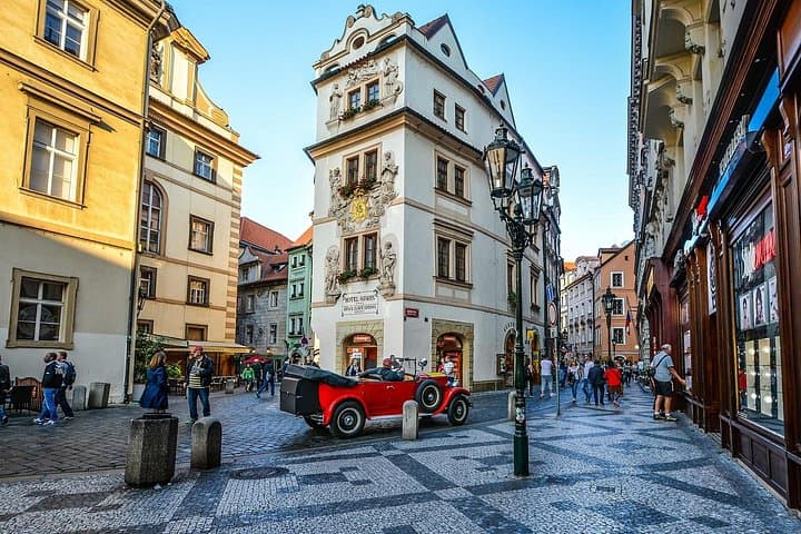 Private Transfer from Vienna to Prague with Stop in Hluboká or Český Krumlov