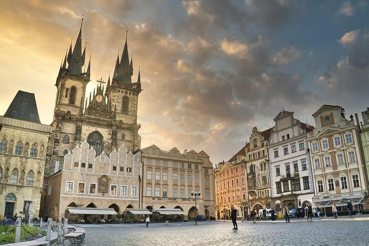 Private Transfer from Vienna to Prague with Stop in Hluboká or Český Krumlov