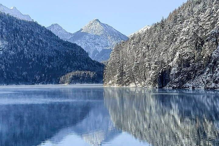 Winter in Neuschwanstein, Alpine Lake