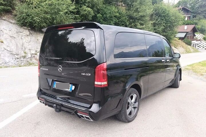 Vienna Downtown to Vienna Intl Airport (VIE) - Departure Private Transfer