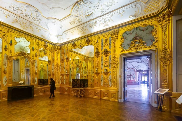 Skip-the-line Belvedere Palace Guided Tour with Transfers