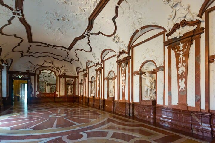 Skip-the-line Belvedere Palace Guided Tour with Transfers
