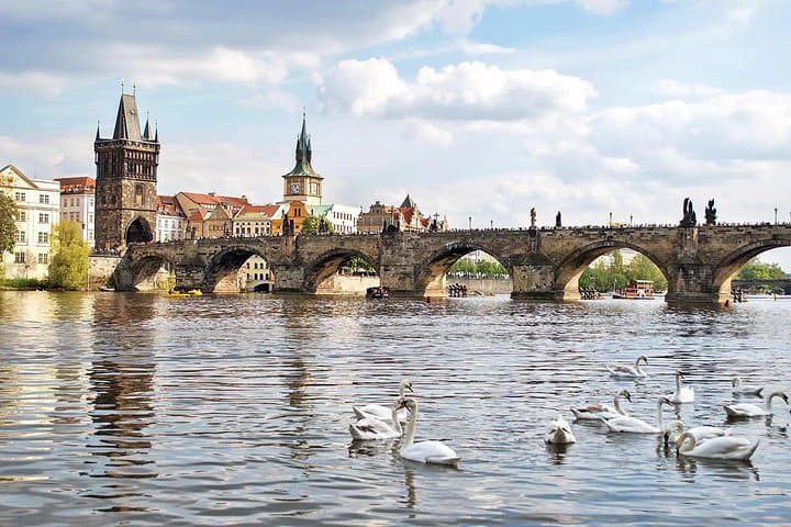 Vienna to Salzburg, Munich & Prague: Private 3-Day Tour & Lunch