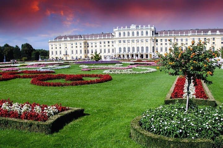 Schoenbrunn Palace Private Walking Tour in Vienna
