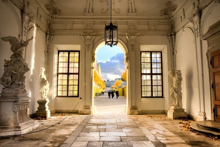 3 Hours Private Beldevere Museum Walking Tour