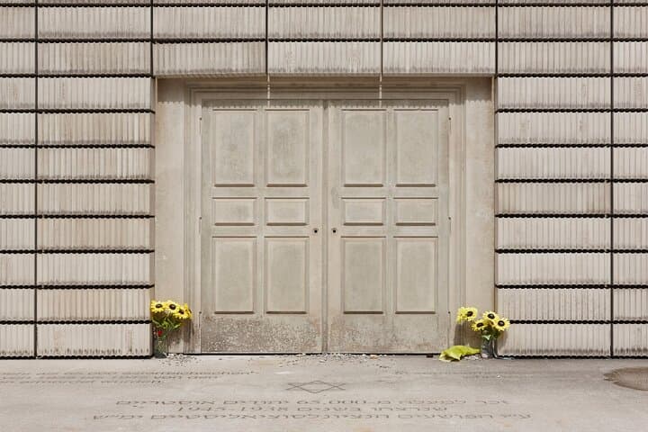 Vienna Central Cemetery Walking Tour with Transfers