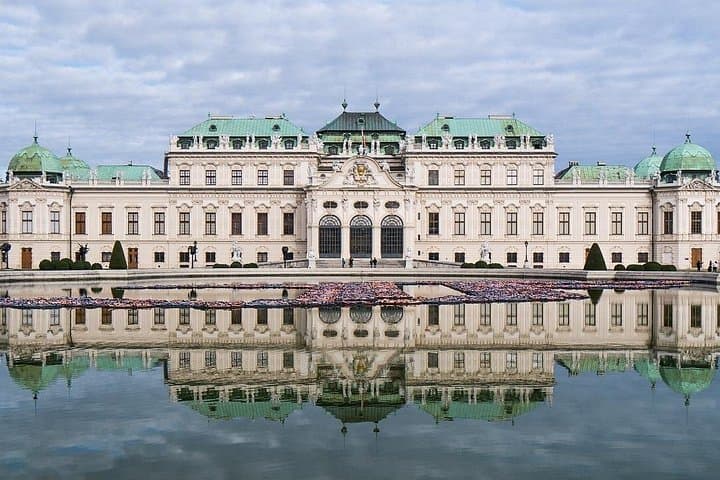 4 hour private tour in Vienna with a car up to 6 pax