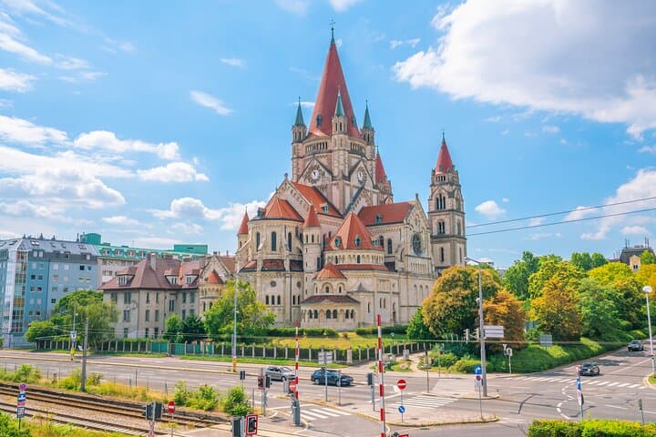 Vienna City Highlights Private Tour with Official Guide
