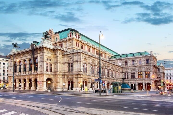 Private Audio Guided Walking Tour in Vienna