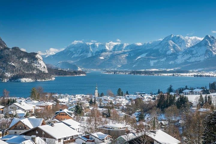 Festive Christmas Private Walking Tour in St. Gilgen