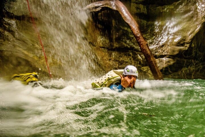 Action-packed canyoning in the Kobelache