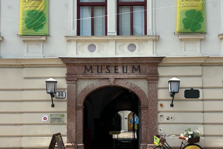 Villach Self-Guided City Walking Tour & Scavenger Hunt