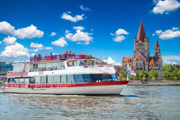 Best of Vienna Pass: Schönbrunn, Belvedere, Big Bus & Cruise