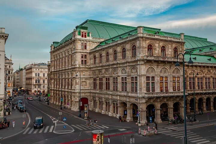 Vienna Self Guided Walking Tour: Royal traditions & Cafe Culture