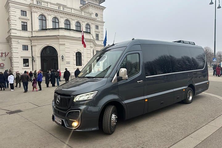 Private transfer from Vienna to the airport